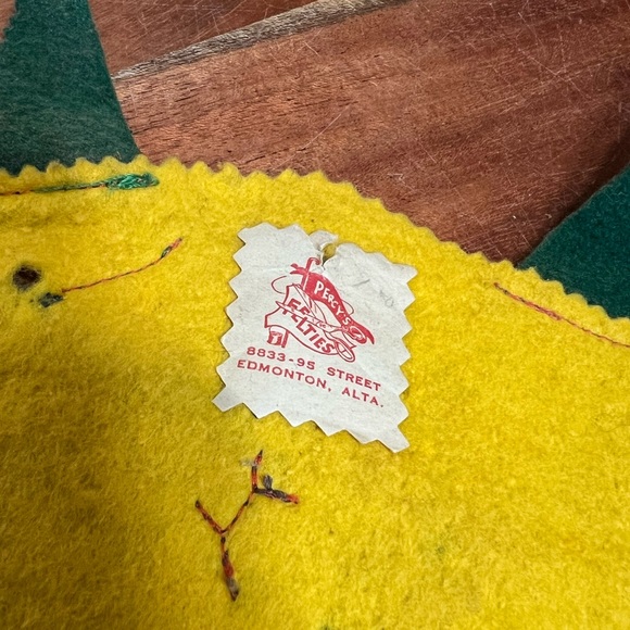 Vintage Percy’s Felties Canada ‘Kenora’ Bear Felt Pennant Native American Indian - Picture 4 of 6